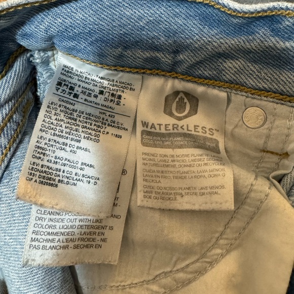 Levis Wedgie Straight Jeanss - Picture 7 of 9